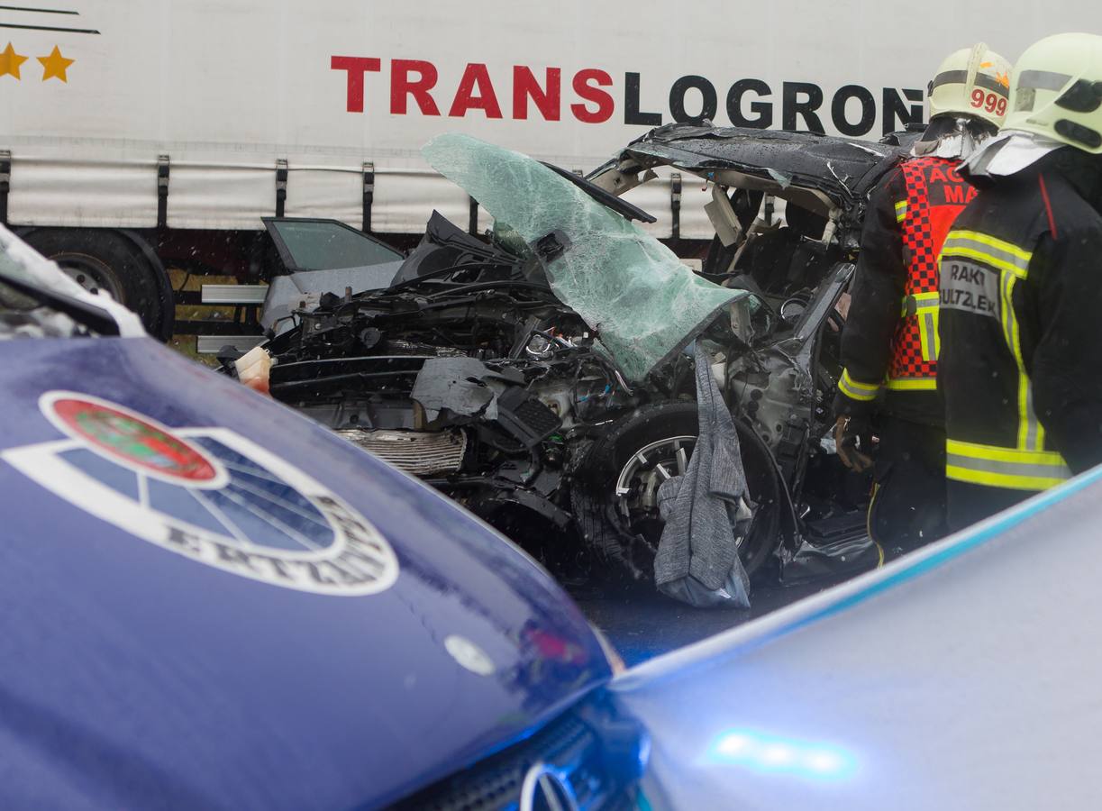 Un hombre y su hijo de corta edad mueren en accidente de tráfico en